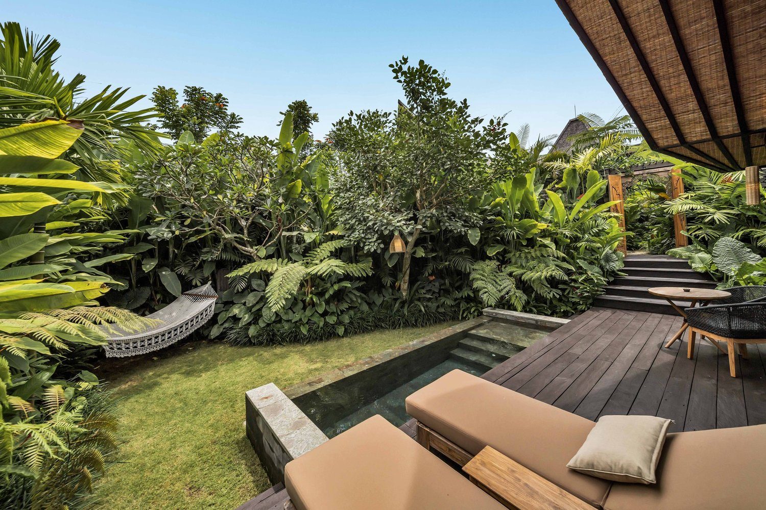 Hammock in the spacious garden of a Desa Hay villa